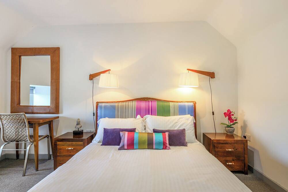 4 bedroom accommodation in Bishopswood, near Honiton in Otterford, Somerset