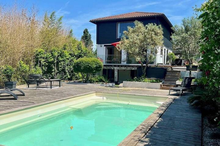 Villa pour 10 personnes, avec jacuzzi ainsi que balcon et jardin à Anglet