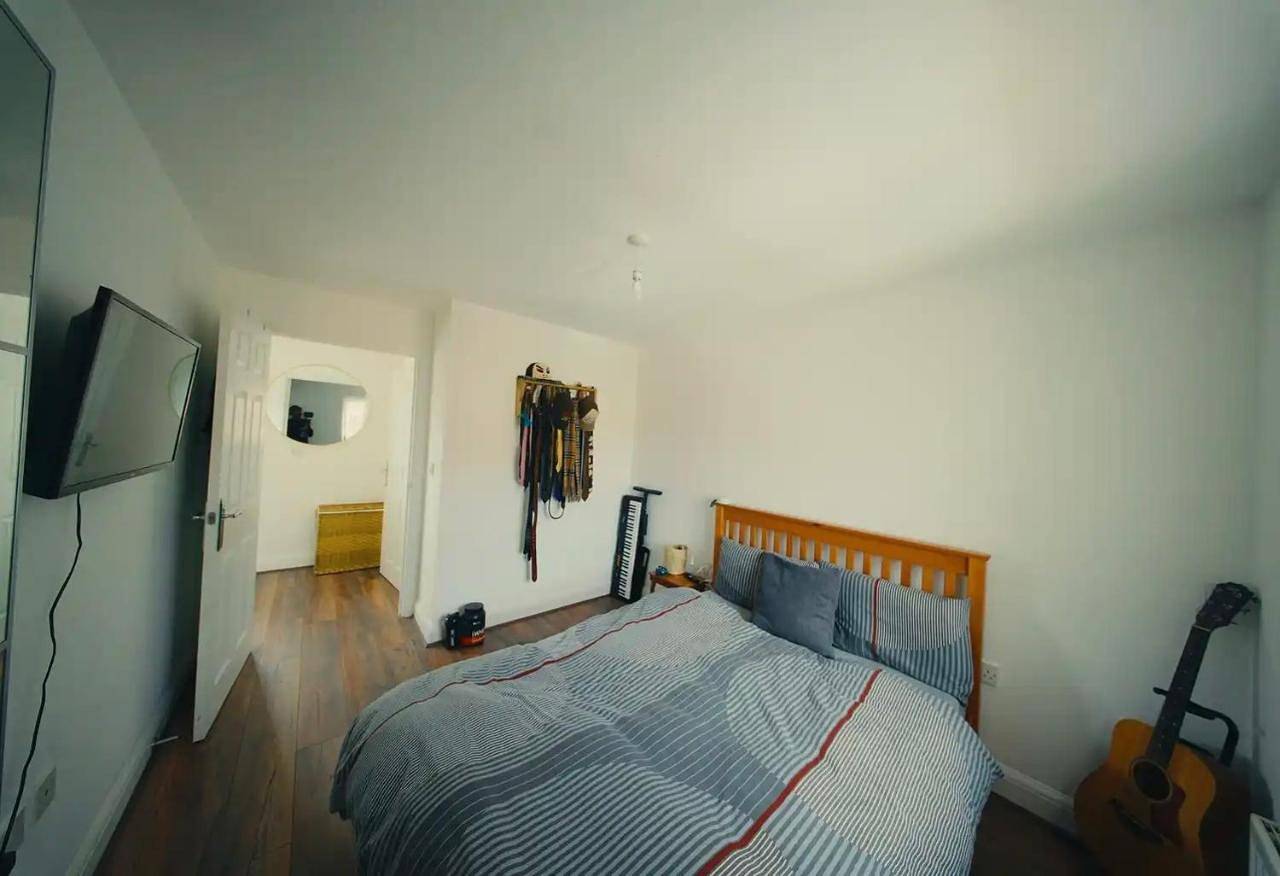 Walk to City Centre I Free Parking I Luxury Ensuite I Private New Estate in Coventry, Birmingham Area
