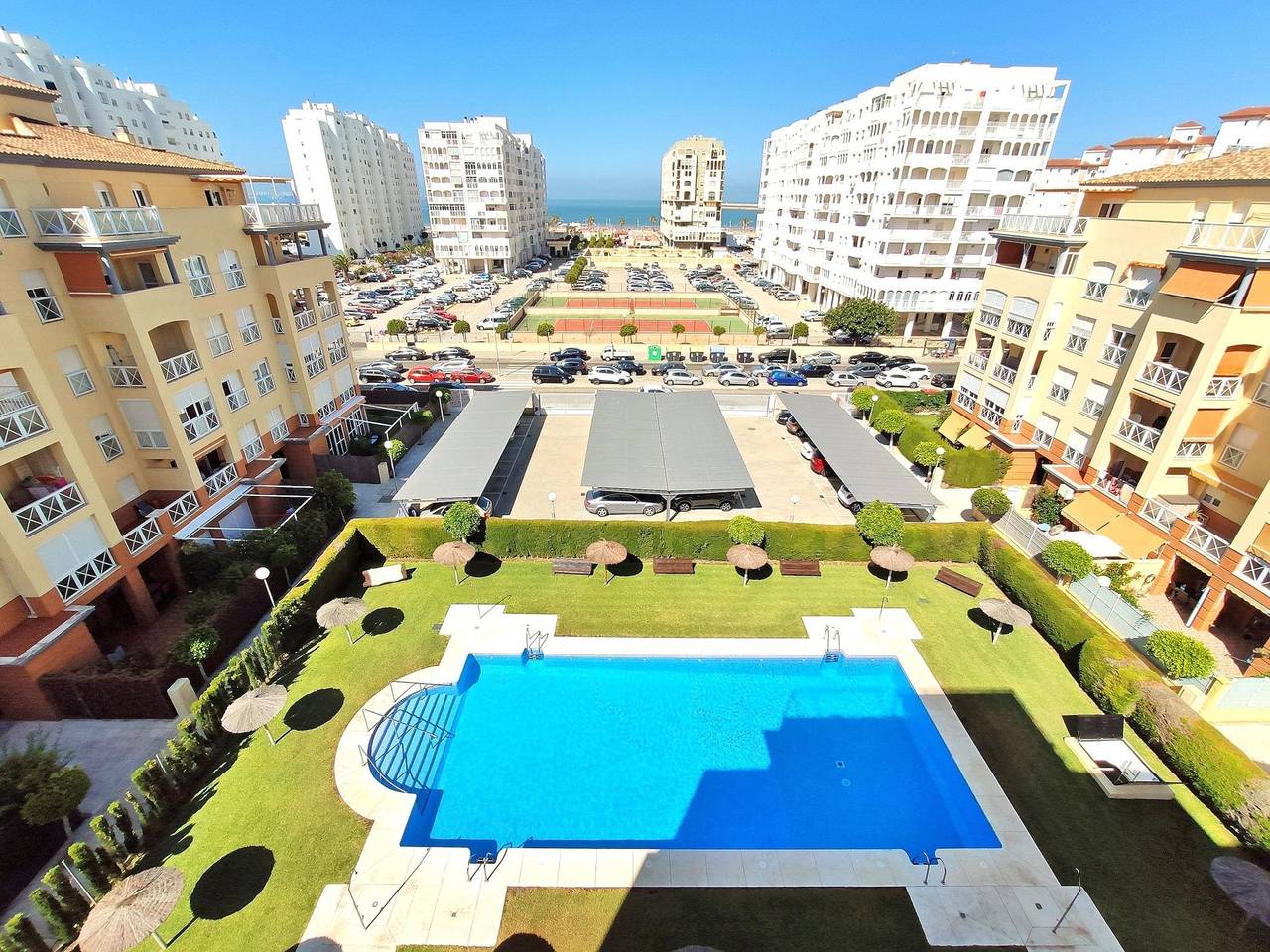 Apartamento entero, Apartamento de vacaciones para 3 personas con piscina in Valdelagrana, El Puerto de Santa María