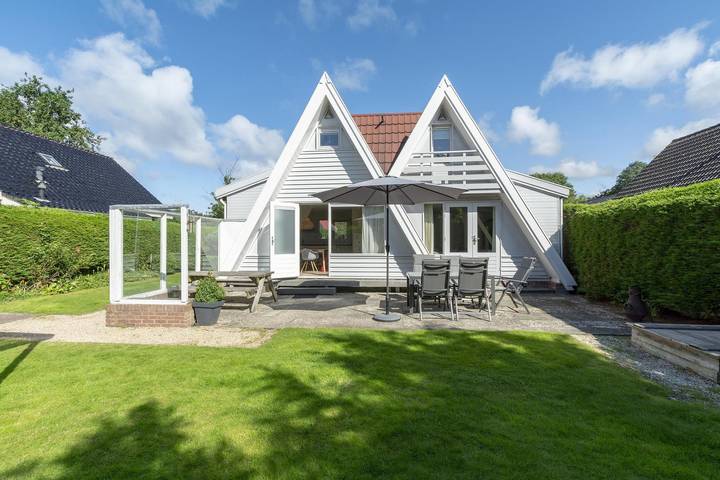 Ferienhaus für 6 Personen, mit Balkon/Terrasse und Terrasse sowie Garten in Sint Maartenszee