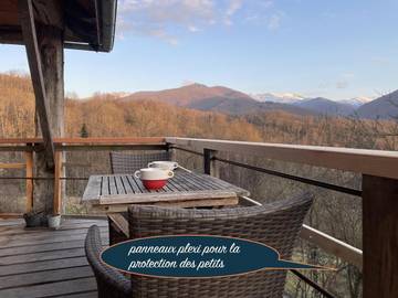 Gîte pour 9 personnes, avec terrasse et vue à Massat