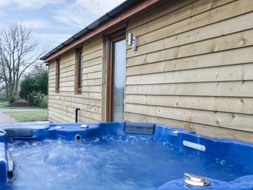 Lodge for 4 People in Cheshire, North West England, Photo 1