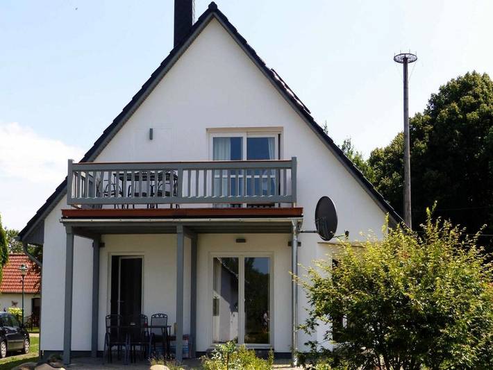 Ferienwohnung für 6 Personen, mit Terrasse und Garten sowie Ausblick in Zicker