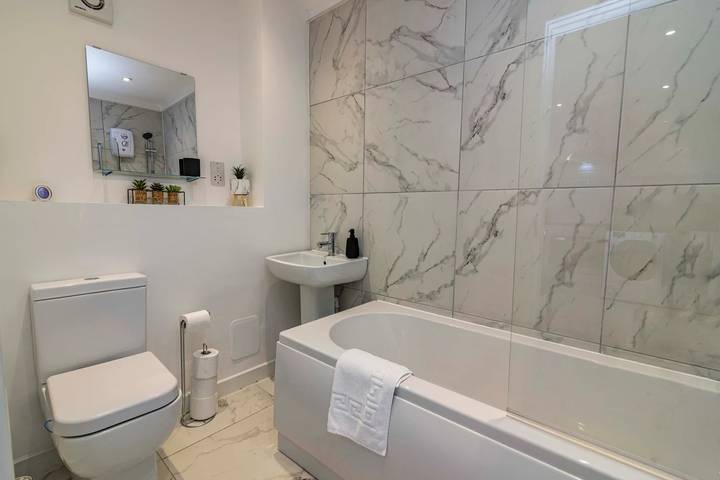 4br-sleeps8-privategarden-freeparking in Nottingham, East Midlands