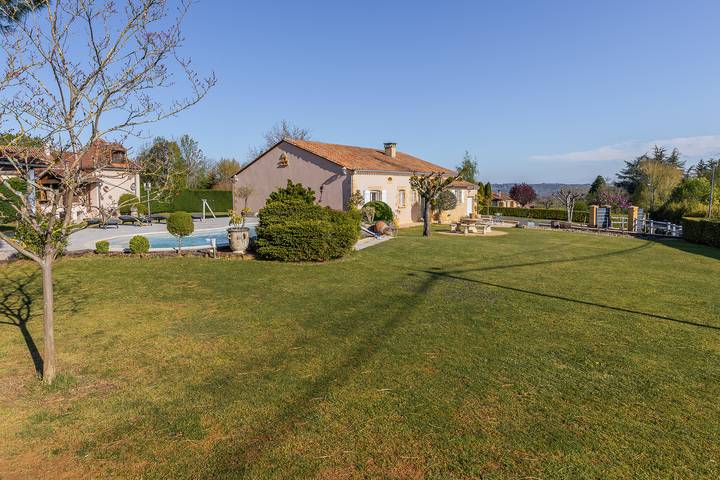 Gîte pour 6 personnes, avec piscine à Terrasson-Lavilledieu - 2