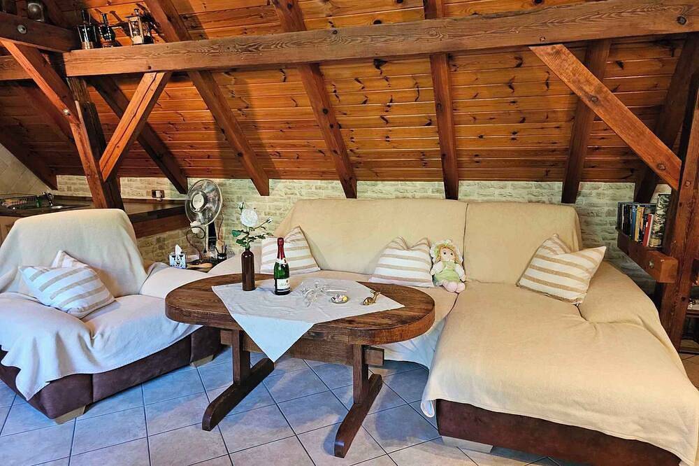 Ferienhaus mit Garten und eigenem Schwimmbad in Möllensdorf, Coswig (Anhalt)