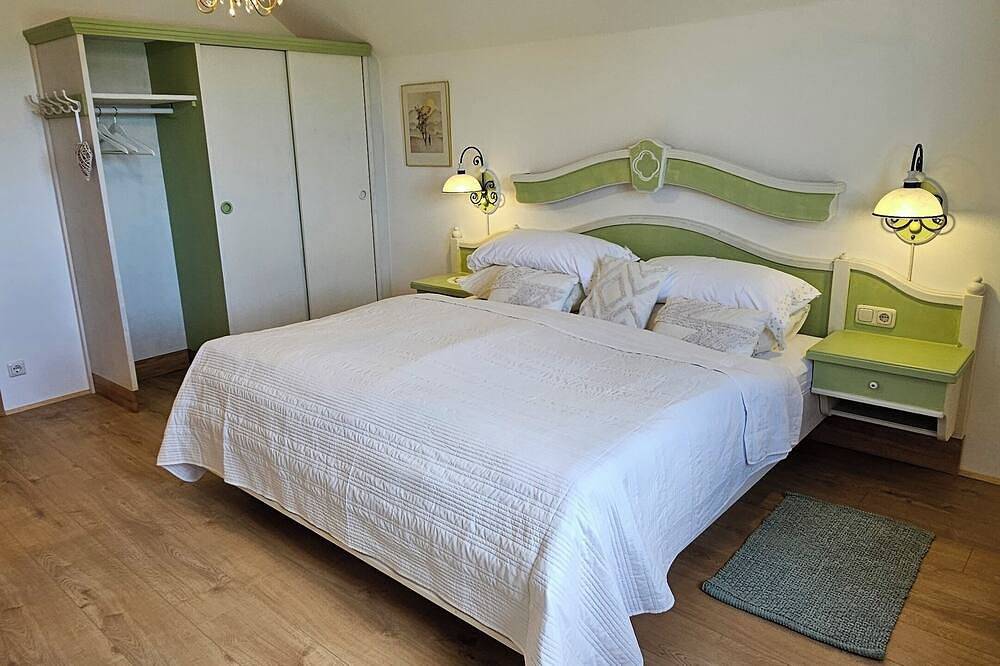 Ganze Wohnung, Mauthnerhube Apartment mit Sauna und Whirlpool, Gemütliches Hüttenfeeling, in Eibiswald, Steirerland
