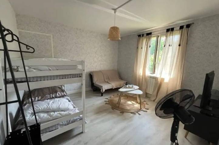 Gîte pour 4 personnes, avec jardin à Monnet-la-Ville - 2