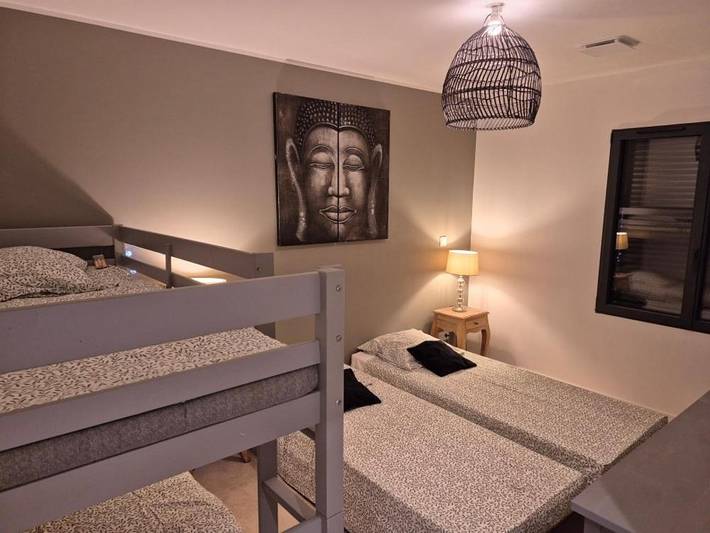 Location de vacances pour 8 personnes, avec terrasse et jacuzzi ainsi que piscine et jardin à Chusclan - 4