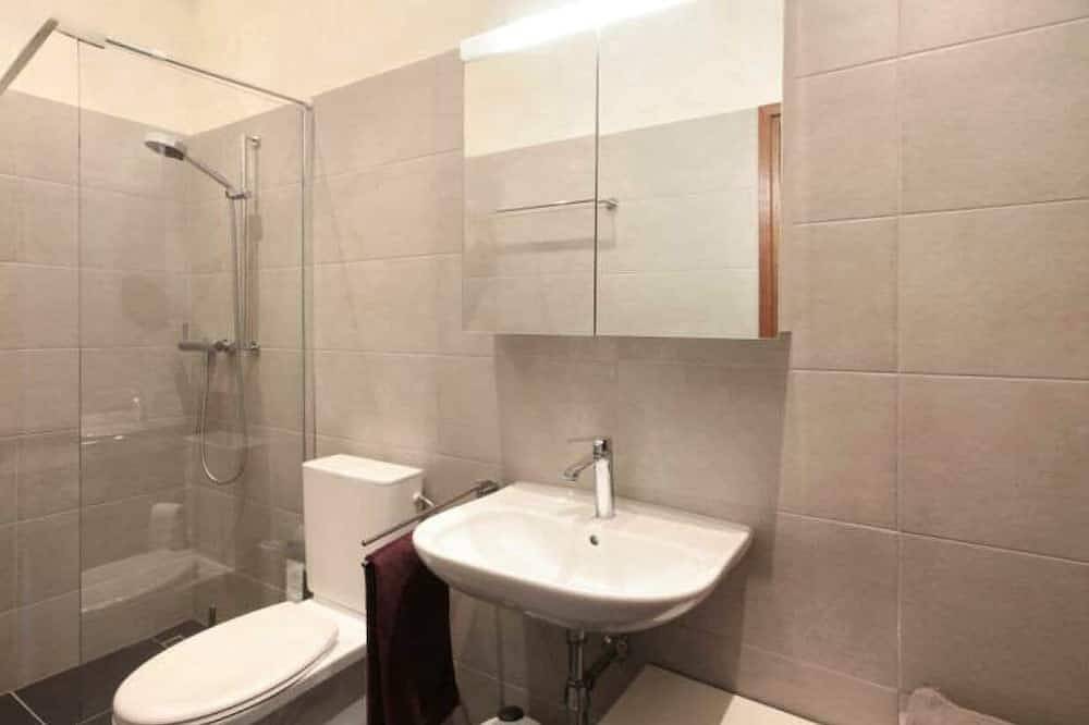 Prachtvolle Villa mit Indoorpool mit bester Seesichtlage in Minusio, Tessiner Alpen