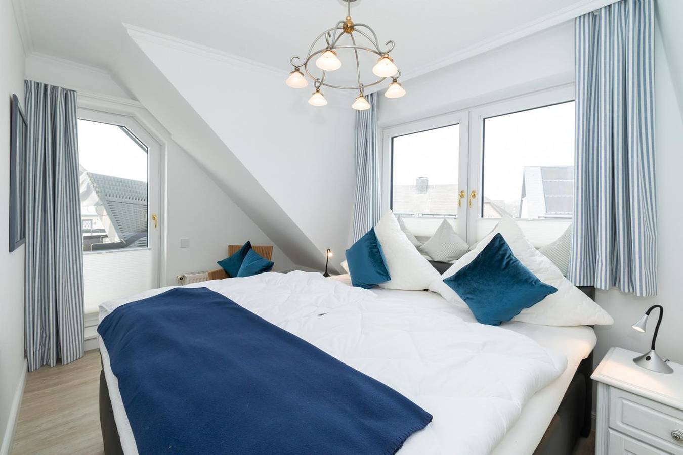 Ganze Wohnung, Strandnah gelegene, großzügige Drei-Zimmer-Ferienwohnung auf zwei Ebenen in Wenningstedt, Sylt