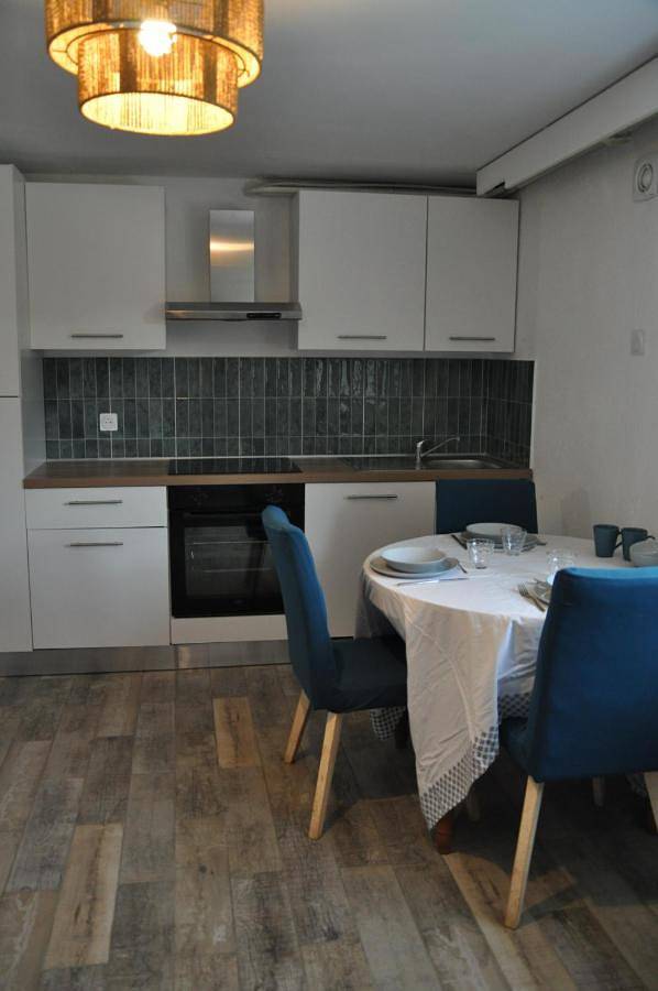 Appartement entier, One-Bedroom Apartment in Bourg-en-Bresse, Région de Bourg-en-Bresse