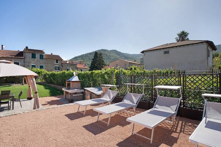 Appartamento intero, Appartamento "Agriturismo Il Borgo - Lavanda" con giardino in comune e Wi-Fi in Villanova d'Albenga, Riviera di Ponente