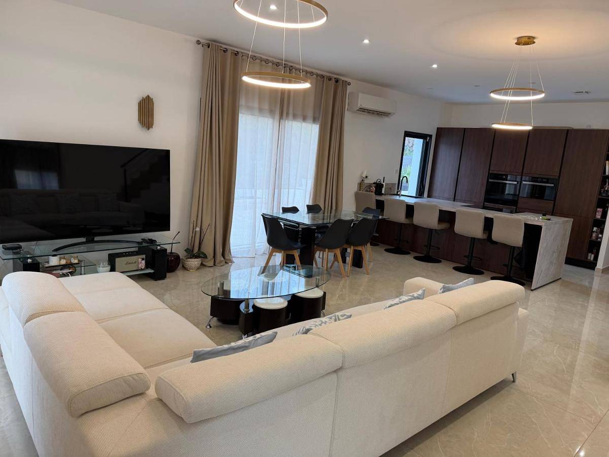 Villa 4 chambres avec piscine en bord de mer in La Garde, Côte méditerranéenne (France)