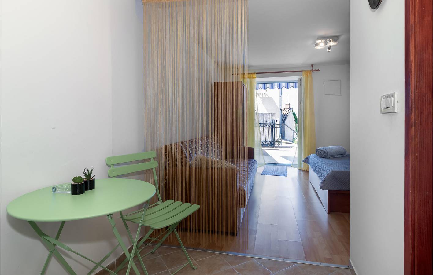 Cały apartament wypoczynkowy, Apartament wakacyjny dla 3 osób z taras in Jadranovo, Żupania primorsko-gorska
