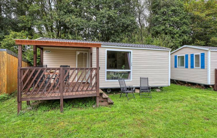 Wohnwagen für 4 Personen, mit Terrasse und Garten in der Eifel