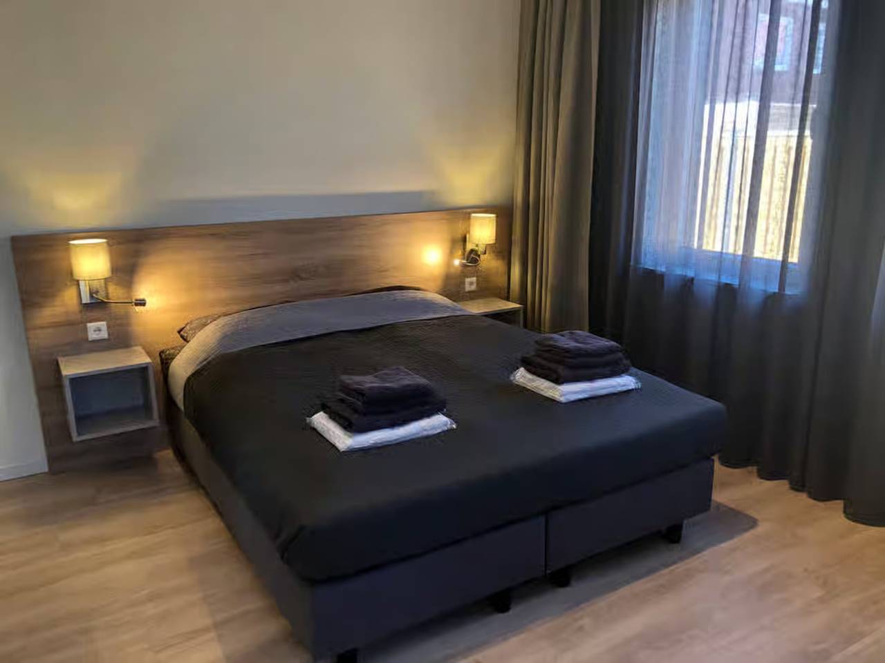 Geheel appartement, Gelijkvloerse lodge met eigen veranda in Zoutelande, Walcheren