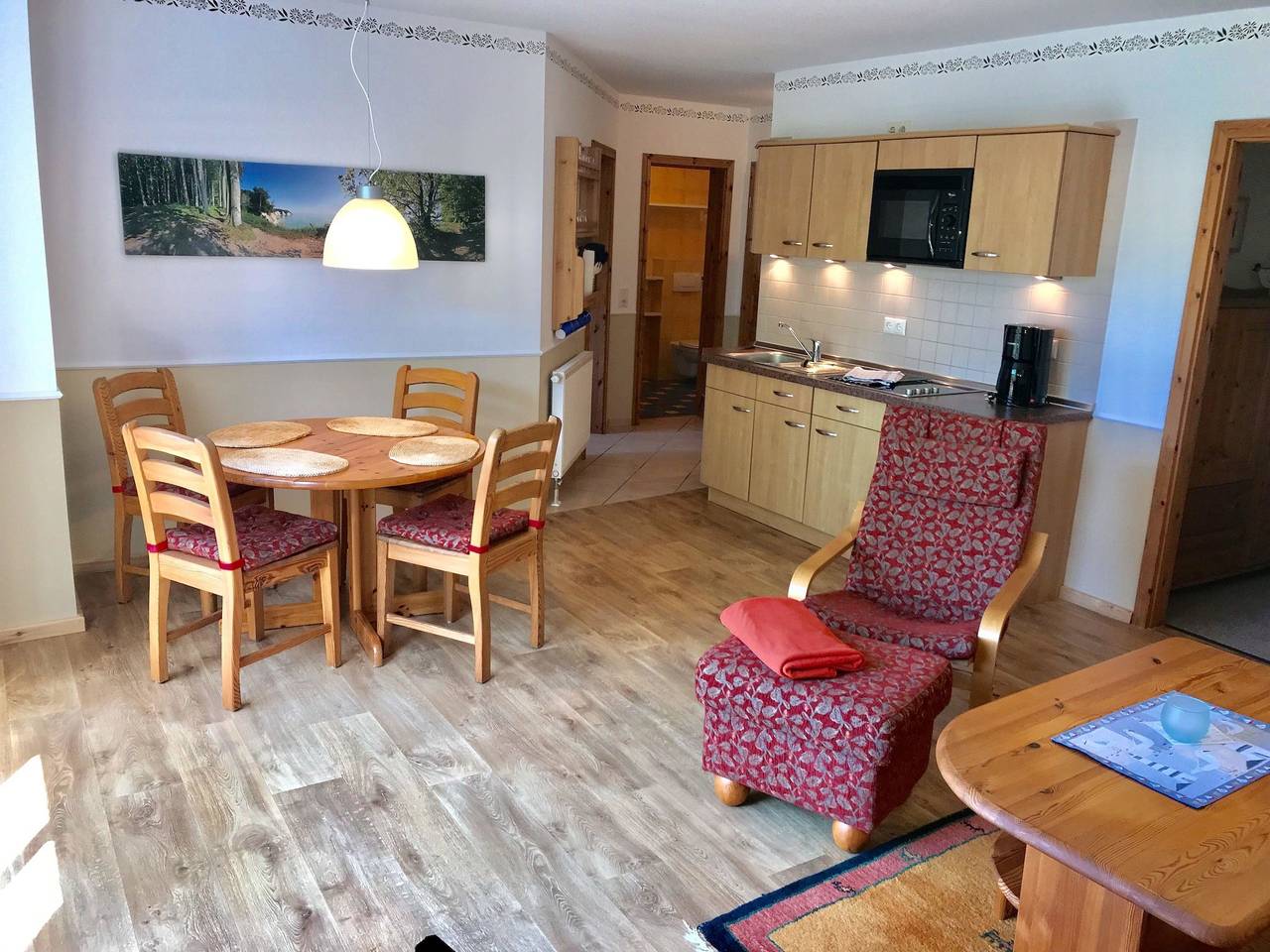 Ganze Ferienwohnung, Ein Steinwurf zum Ostseestrand: Ferienwohnung Martha mit Terrasse in Polchow, Glowe