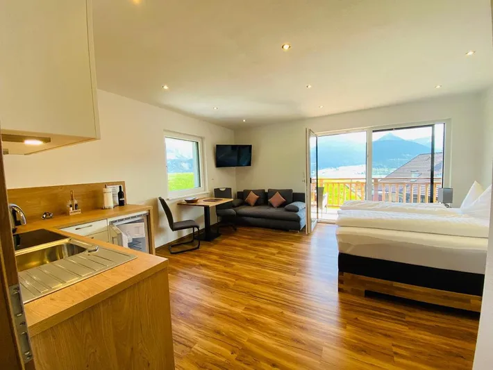 Ferienwohnung für 2 Personen, mit Seeblick und Balkon sowie Ausblick - 1