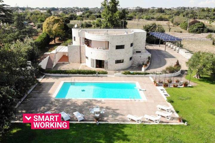 Villa per 10 persone, con Balcone e Idromassaggio nonché Terrazza e Giardino a Noci