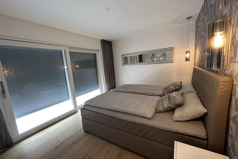 Luxurious holiday home with indoor and outdoor pool and sauna in Raubling, Bayerische Alpen