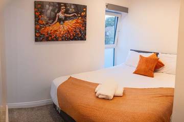 Apartment for 6 People in Huddersfield, West Yorkshire, Photo 2