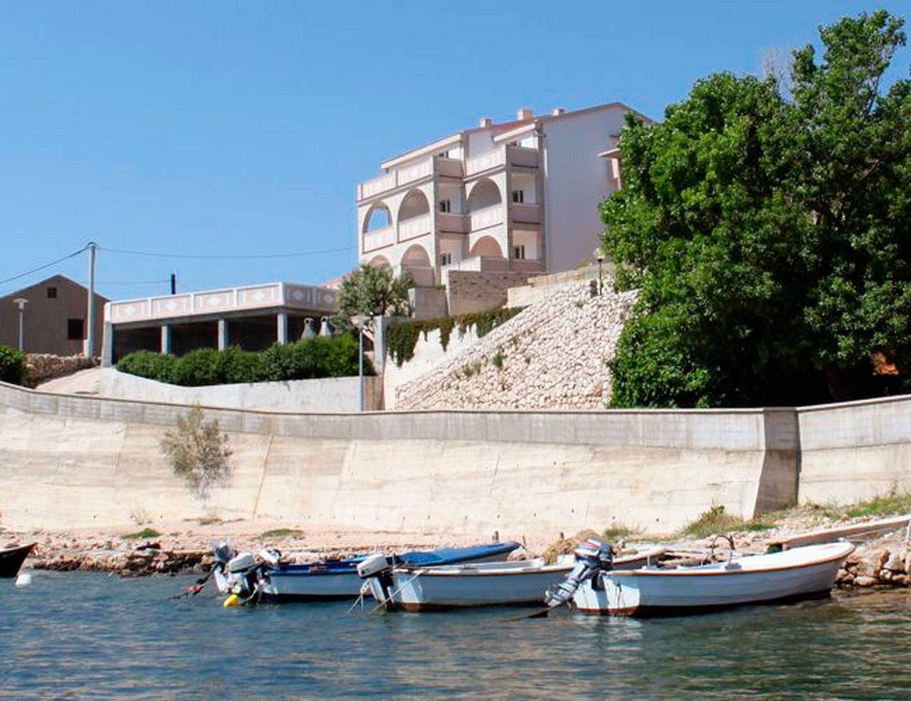 Ganze Wohnung, 1-Zimmer-Ferienwohnung mit Terrasse und Meerblick Zubovici (Pag) A-4130-g in Zubovići, Pag