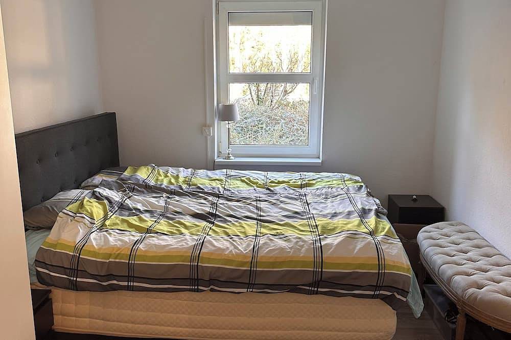 Geheel appartement, Apartment near trade fair & Rhine in Porz (Köln), Keulen