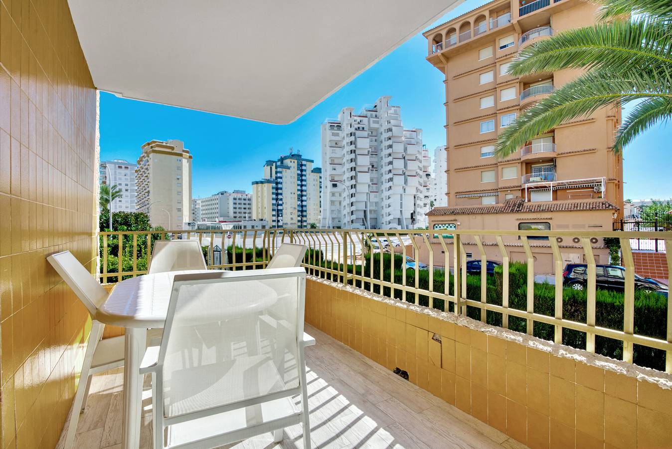 Apartamento entero, Apartamento 'Roma' con piscina compartida, Wi-Fi y aire acondicionado in Playa de Gandía, Costa de Valencia
