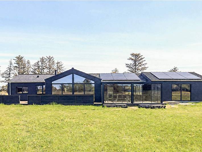 Ferienhaus für 16 Personen, mit Terrasse und Pool in Skallerup Klit