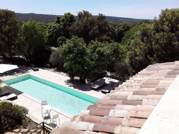 Chambre d’hôte pour 2 personnes, avec Jacuzzi et Terrasse ainsi que Jardin et Piscine