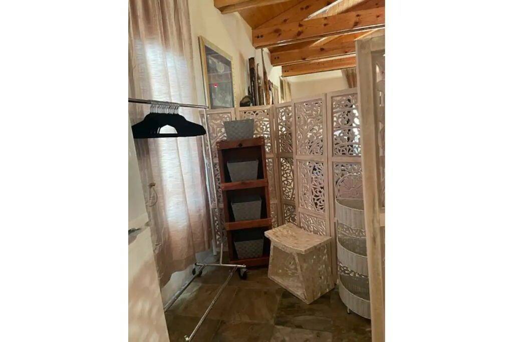 Sumptuous Corrales Oasis Approx 2.5 miles to Balloon Fiesta Park! in Corrales, Sandoval County