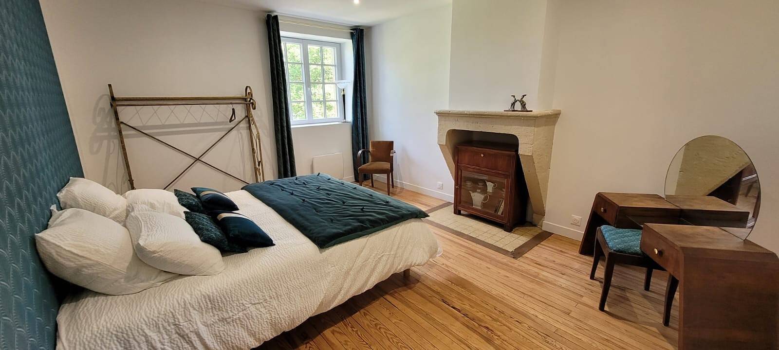 Art Deco Room – 1920s Elegance in Puybarban, Langon region