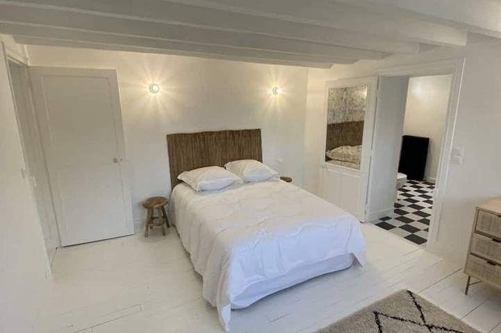 Gîte pour 6 personnes, avec jardin dans Senlisse - 3