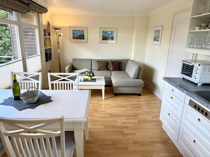 Ganze Wohnung, 3-Zimmer Obergeschoss Ferienwohnung mit Südbalkon für bis zu 4 Personen in Westerland, Sylt (Gemeinde)