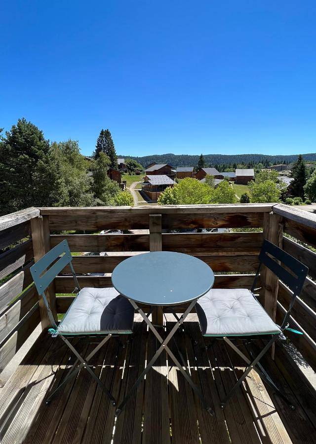 Appartement de vacances pour 4 personnes, avec piscine ainsi que balcon et vue