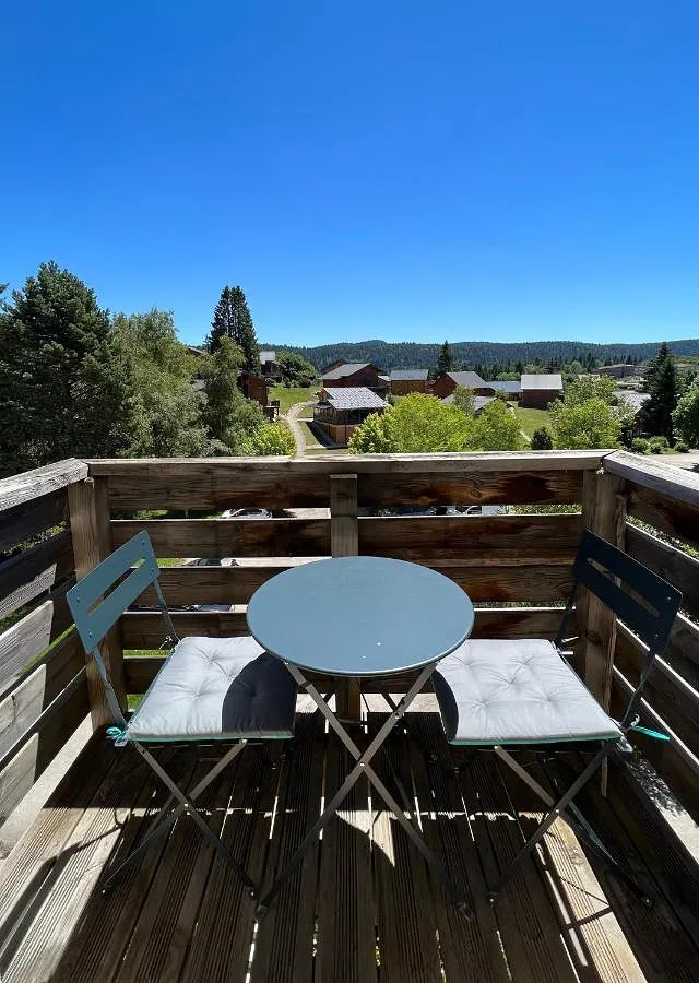 Apartamento de vacaciones para 4 personas, con piscina además de vistas y balcón - 1