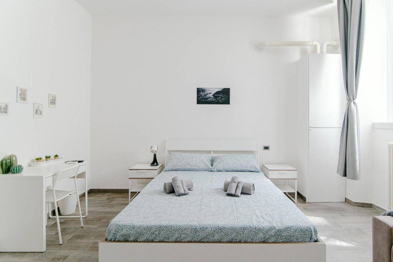 Downtown Rooms in Como, Comer See