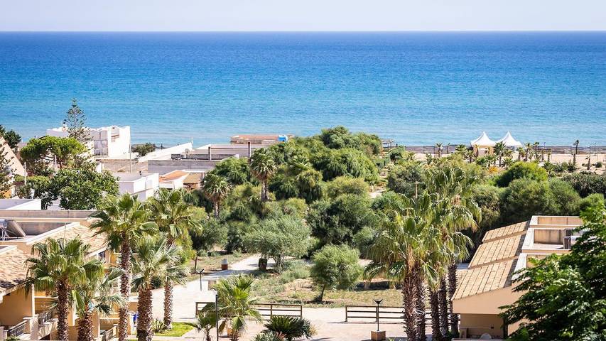 Appartamento per 4 persone, con piscina e balcone/terrazza nonché terrazza in Triscina