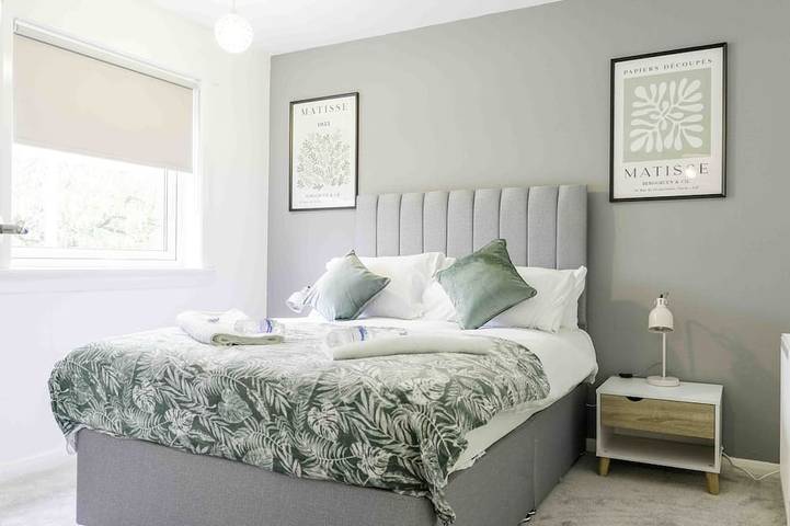 Vacation rental for 8 people, with yard in Livingston