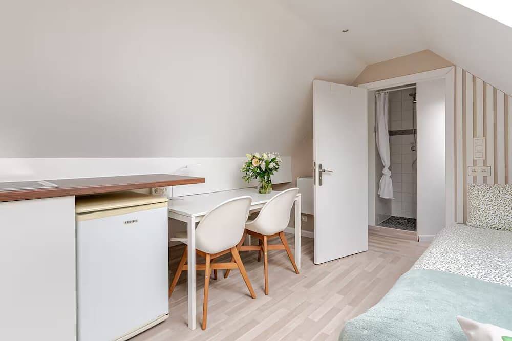 Ganze Wohnung, Under a perched roof, a small cocooning studio with private Spa in Grez-Doiceau, Wallonisch-Brabant
