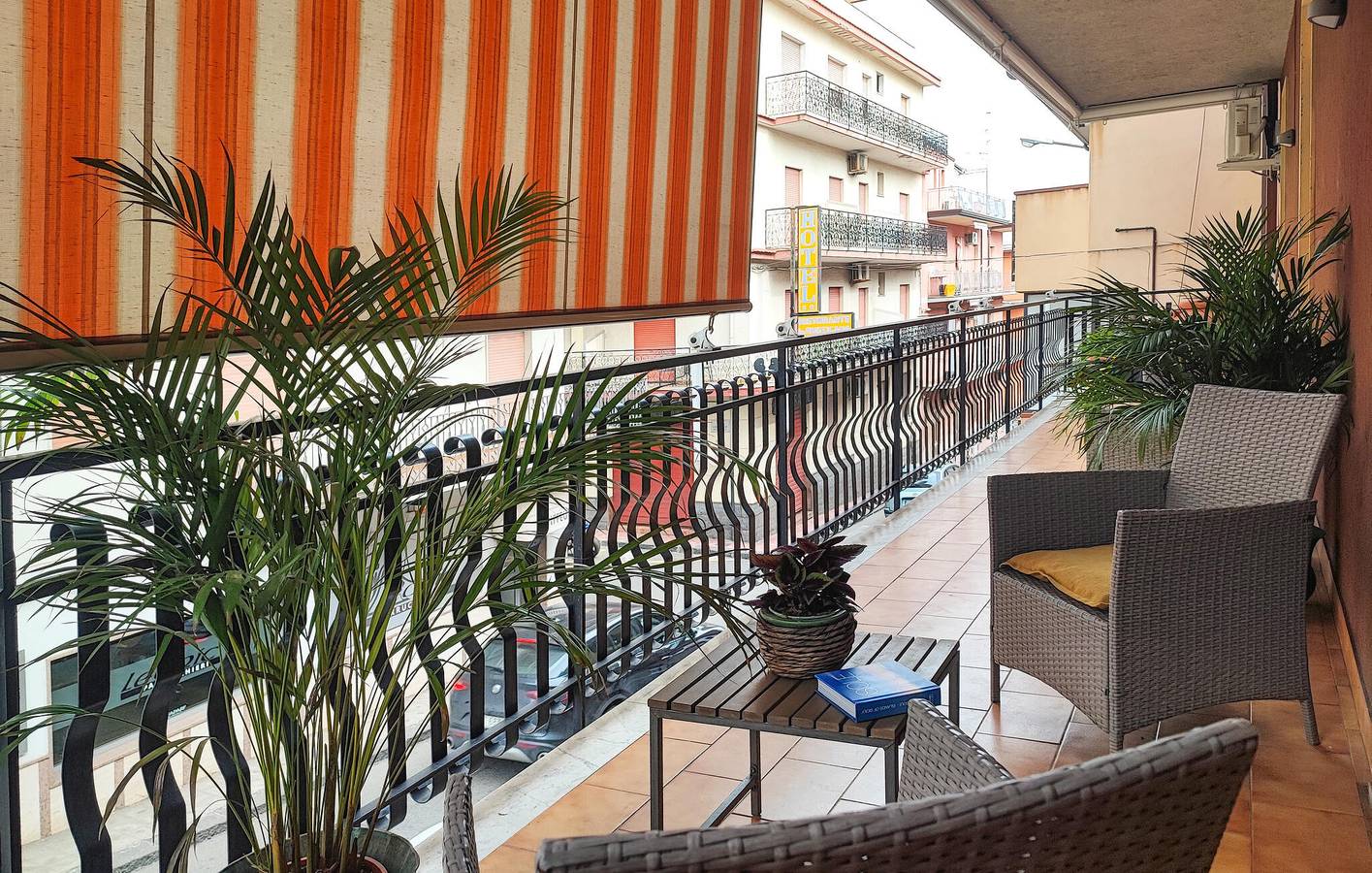 Apartamento vacacional entero, Acogedor Apartamento en la Playa con Wifi, AC, Terraza in Schisò, Giardini-Naxos