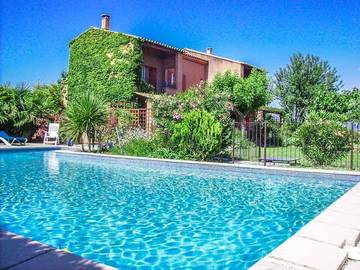 Location de vacances pour 8 personnes, avec jardin et piscine à Courthézon