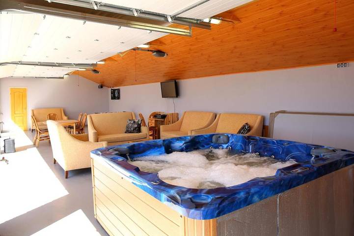 Location de vacances pour 10 personnes, avec sauna ainsi que jardin et jacuzzi à Eger - 3