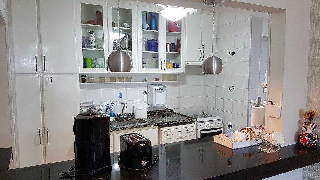 Ganze Wohnung, Apt. Hoher Standard an der Riviera; 200 m vom Strand entfernt; Klimaanlage; 3 Schlafzimmer / 2 Suiten. in Praia São Lourenço, Bertioga