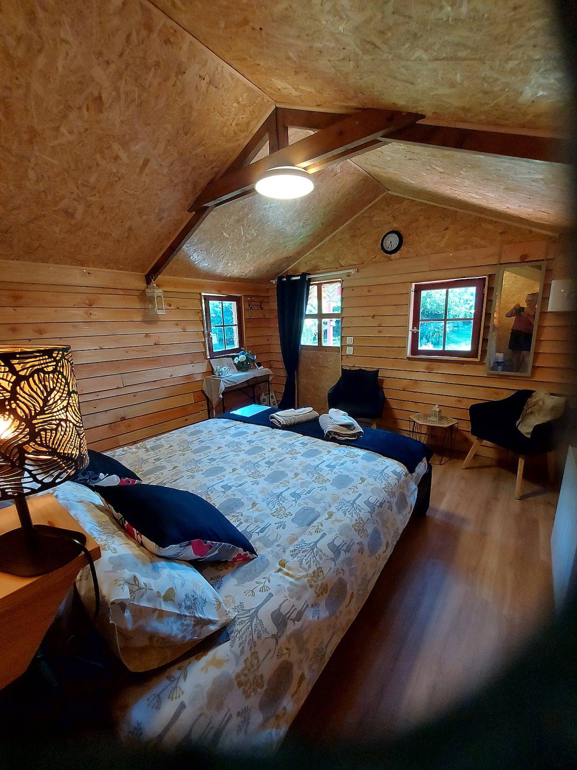Chalet 'Midden in de natuur' met privéterras, gedeelde tuin en wifi, foto 6
