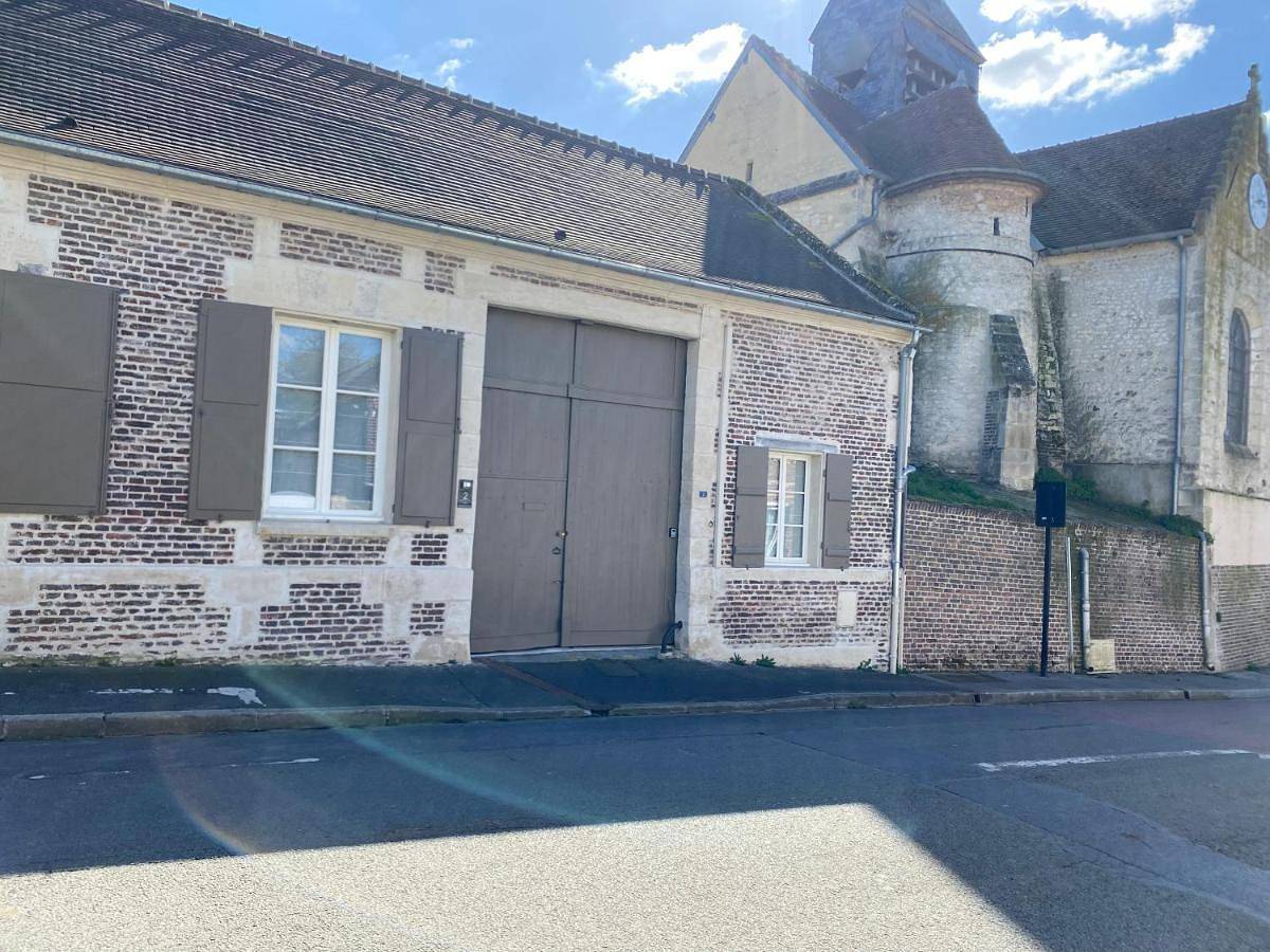 Double Room with Private Bathroom in Canly, Oise