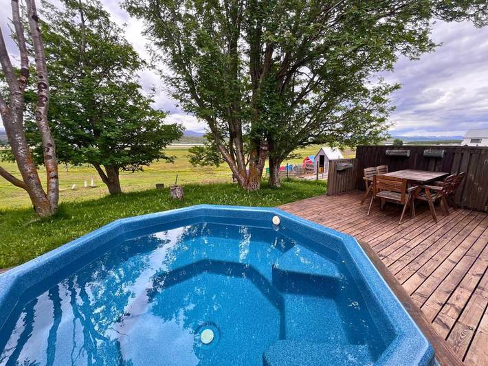 Pension voor 6 personen, with uitzicht and tuin as well as uitzicht op het meer op IJsland