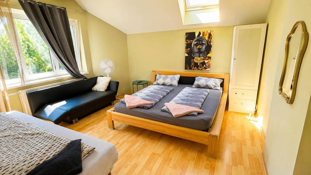 Cozy Private Rooms in Villa with Wifi for Long stay in Floridsdorf, Wien